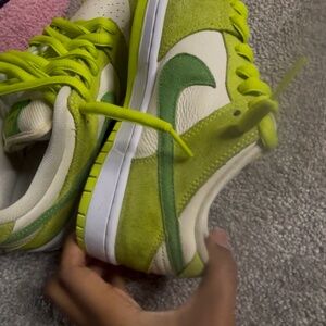 NIKE DUNKS SB LOW